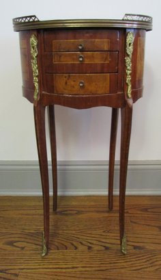 Vintage Petite SIDE TABLE, French Style, Wood Construction With Burl Veneer & Brass Accents, Approx 29' Tall