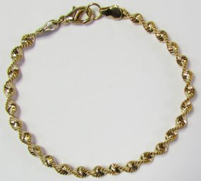 Vintage CHAIN Bracelet, TWIST Design, Gold Tone Base Metal, Functional Clasp Closure