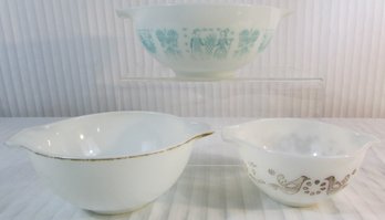 Set Of 3! Vintage PYREX Brand, Princess Shape, Nest Of 3 MIXING SERVING Bowls, Largest Appx 10.75'