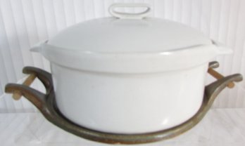 Vintage BENNINGTON Potters, Covered CASSEROLE Serving Bowl, Trivet Bottom, Wood Handles, Appx 9.5'