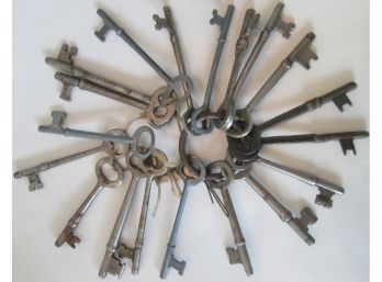 SET Of 19 Pieces! Vintage Household SKELETON KEYS