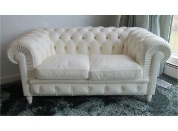 Contemporary POLTRONA FRAU Brand, 'CHESTER' Leather LOVESEAT Sofa, WHITE Color, Made In ITALY