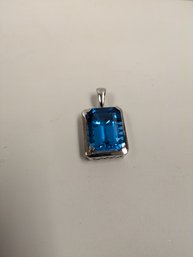 10kt White Gold And Blue Topaz (?) Pendant