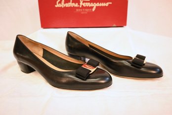 Women's Salvatore Ferragamo Black Leather Pumps US 9 1/2