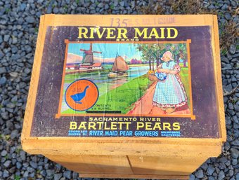 River Maid Bartlett Pears Wood Crate