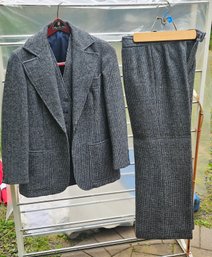 #202 - Vintage Harris Tweed 100 Wool Ladies Size 6 - 3 Pc Suit