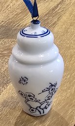 #176 - Blue & White Porcelain Ginger Jar Dogwood - 1 Of 2 - V