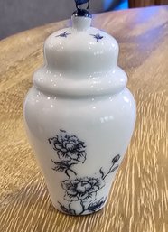 #95 - Blue & White Porcelain Ginger Jar Chrysanthemum - 1 Of 2 - V