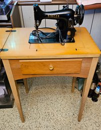 #220 - Singer Sewing Machine & Cabinet