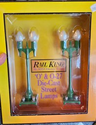 #73 - Rail King 580-2 Street Lamp Set