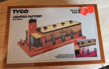#132 - Factoey Sealed Tyco Lighted Factory