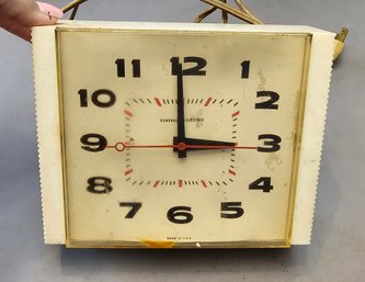 #1 - GE Electric Clock - Untested