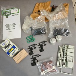 #256 - Assorted Pieces For Trains And Displays