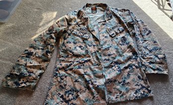 #74 - Marine Medium Regular Combat Shirt With Chevron Collar Pins