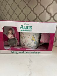 NIB Alice In Wonderland Mug And Tea Diffuser-JS