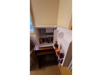 Avanti Small Fridge - Works Great