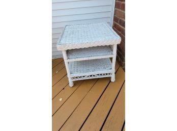 22' X 22' X 22' Wicker Table