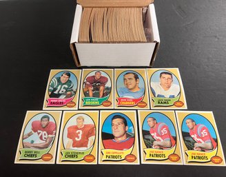 239 1970 TOPPS FOOTBALL CARDS LOT WITH SOME STARS
