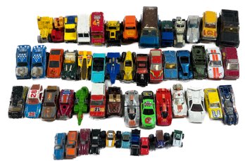 LARGE LOT OF VINTAGE MATCHBOX CARS