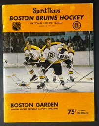 1971-72 Boston Bruins PROGRAM AUTOGRAPHED BY KEN HODGE & WAYNE CASHMAN