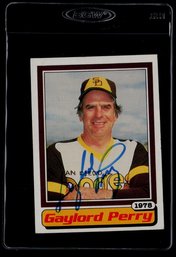 1983 TOPPS AUTO GAYLORD PERRY BASEBALL CARD