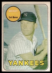 1969 TOPPS MICKEY MANTLE LAST NAME IN YELLOW BASEBALL CARD