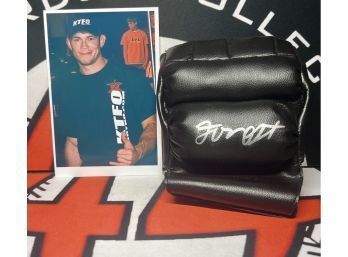 UFC'S FORREST GRIFFIN SIGNED MMA GLOVE ~ WINNER OF 1ST ULTIMATE FIGHTER ~ UFC HOF!