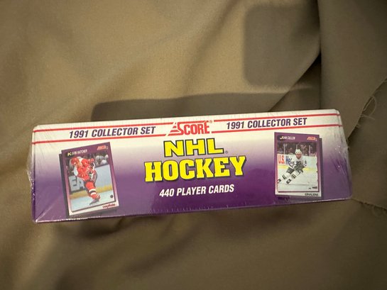 Score 1991 NFL Hockey Card  Lot Trading Cards
