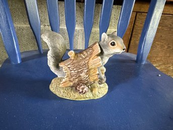 Squirrel In Tree Log Decor HOMCO 1996