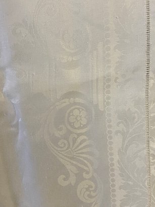 Large Demask Style Table Cloth With Napkins
