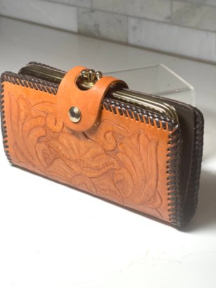 Vintage Mexican Tooled Leather Wallet, Great Stitching   Lots Of Compartment And For All You Need
