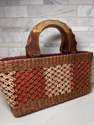 Gorgeous Lubid /abaca   Artisan Woven Handbag With Carved Wood Handles And Top Zipper.