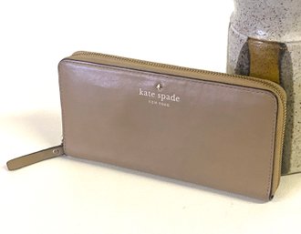 Kate Spade Zippered Wallet With Lining