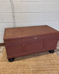 Vintage Red Wicker-Like  Footed Storage Trunk/coffee Table