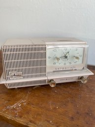 Vintage Mid Century Modern MUSAPHONIC Clock Radio Alarm, General Electric