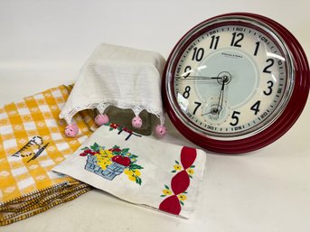 Lil Piggy Tea Towel Linens & Clock