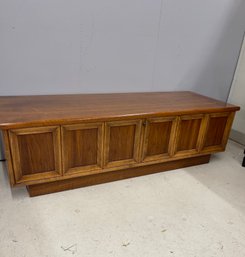 LANE Cedar Lined Hope Chest, Mid Century Modern, Gorgeous Walnut Wood Panels