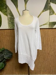 DesignerStella  Carakasi Asymmetrical  Hem White Sweater  Size Large