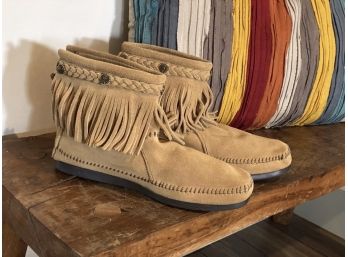 Minnetonka Moccasins !  Size 6.5 Womens