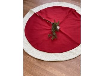 Festive Vintage Tree Skirt.  48 Inches Diameter