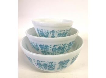 Vintage Set Of Three Amish Butterprint  Pyrex Bowls, Nesting Bowls, Mixing Bowls