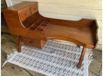 Maple Cobblers Coffee Table Made By Sprague & Carleton Furniture Company