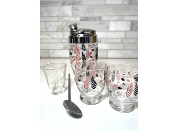 Fabulous 1950s Cocktail Glassware Set. Pink And Black Retro Graphics