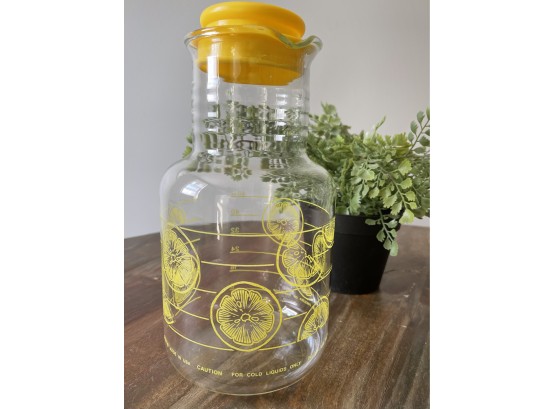 Classic PYREX Lemon Slice Pitcher/carafe