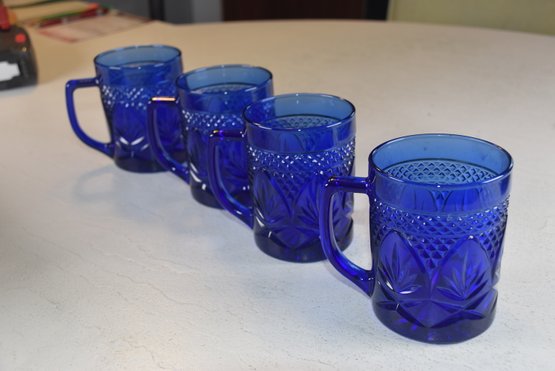 LOT 6 - FOUR VINTAGE BLUE GLASSES