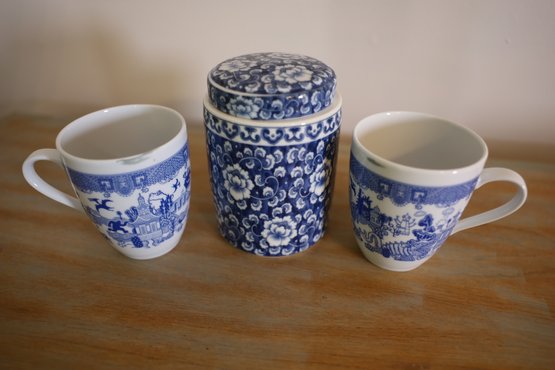 LOT 115 - BLUE AND WHITE MUGS AND OTHER