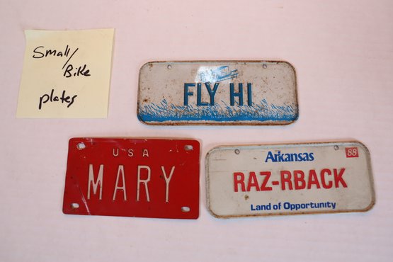 LOT 17 - VINTAGE BIKE AND OTHER PLATES