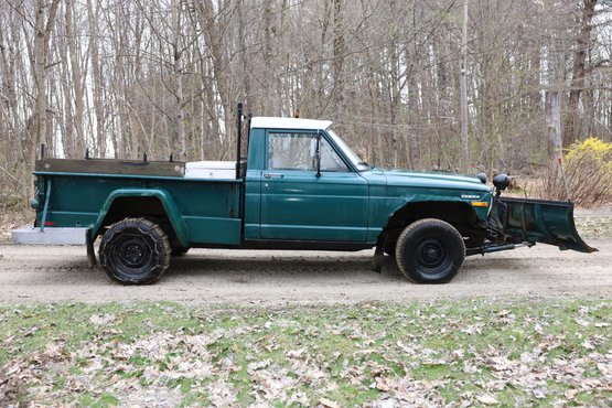 1972 JEEP J2000 PICKUP TRUCK AND PLOW (READ BELOW FOR MORE INFO)