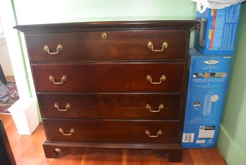 LOT 19 - VERY NICE DRESSER