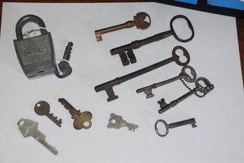 LOT 31 - ANTIQUE KEYS AND LOCK